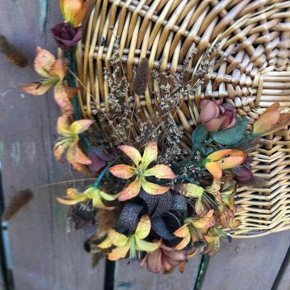 Vtg Woven Decor with Faux Florals - Picture 2 of 13
